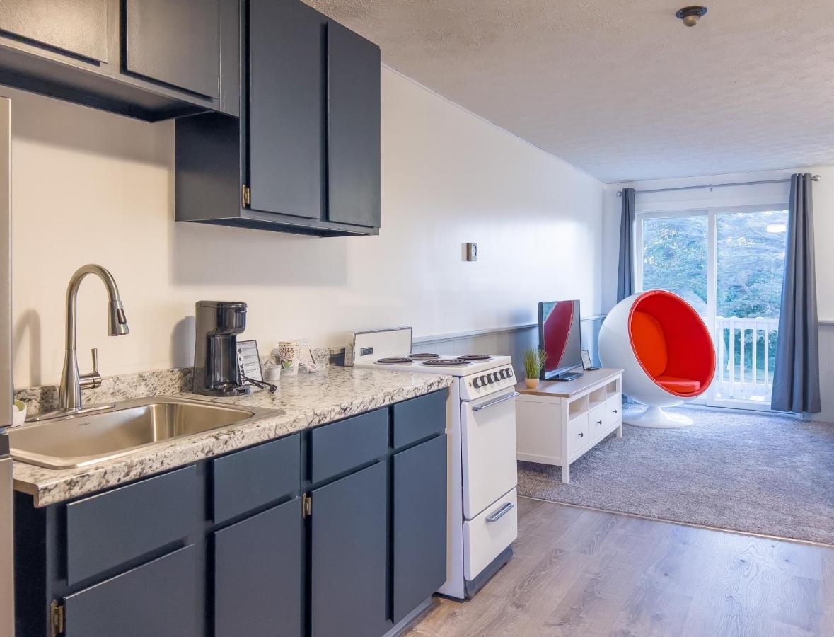 Inn Between The Beaches & Villager York Εξωτερικό φωτογραφία