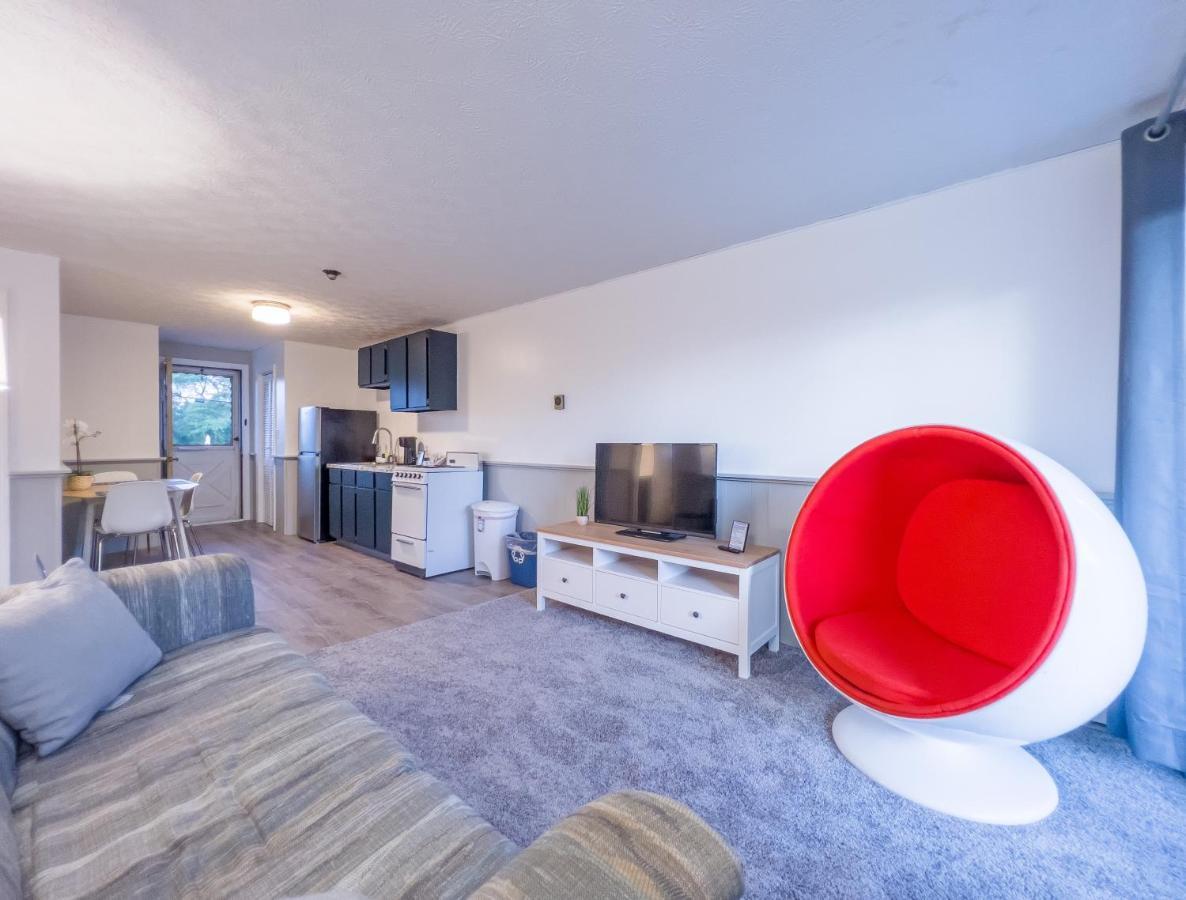 Inn Between The Beaches & Villager York Εξωτερικό φωτογραφία