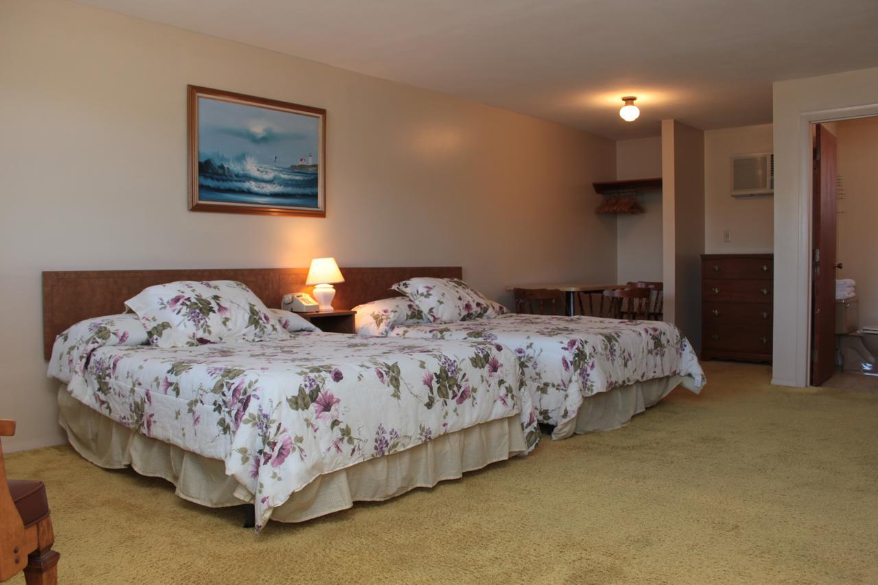 Inn Between The Beaches & Villager York Εξωτερικό φωτογραφία
