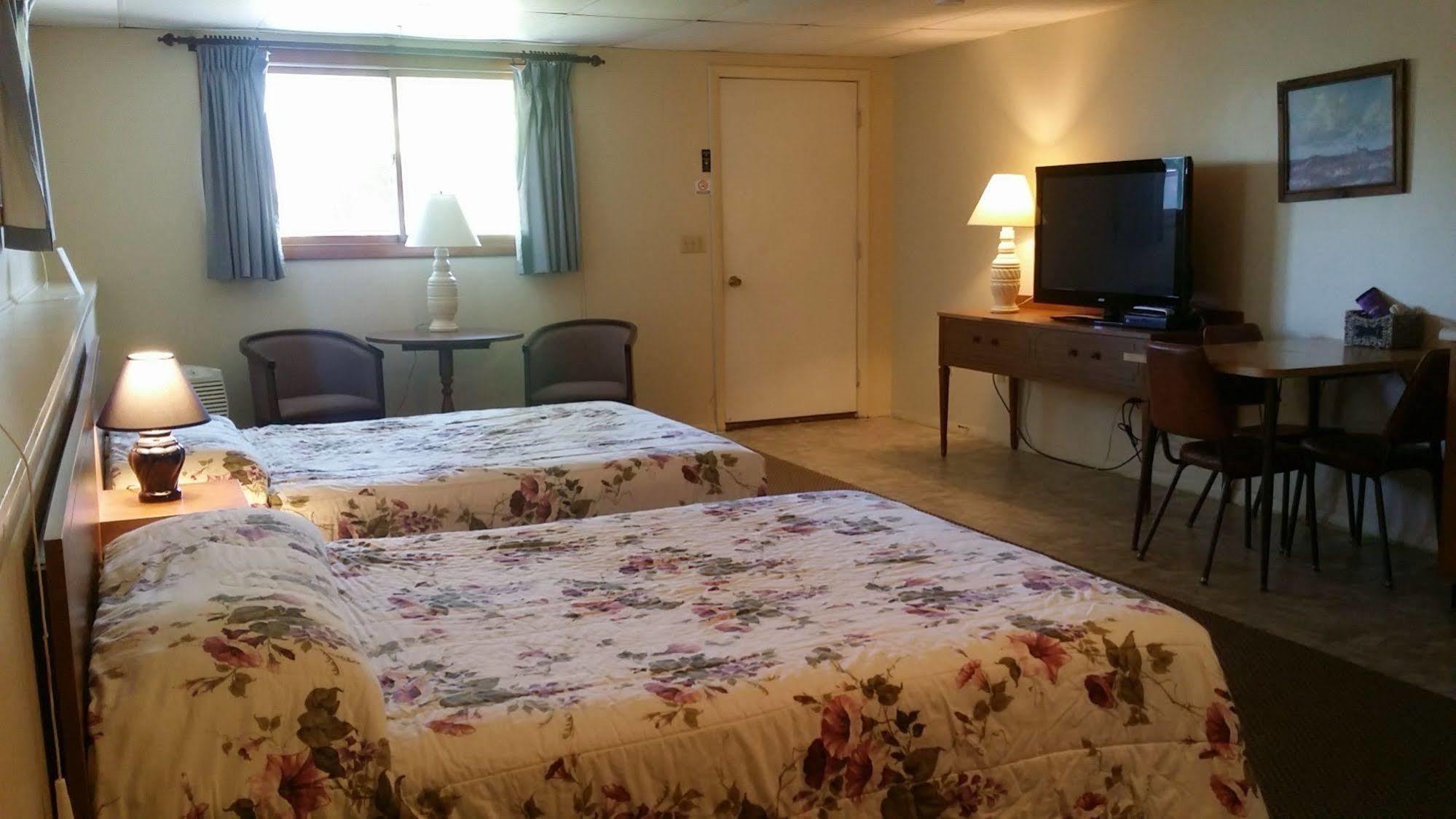 Inn Between The Beaches & Villager York Εξωτερικό φωτογραφία